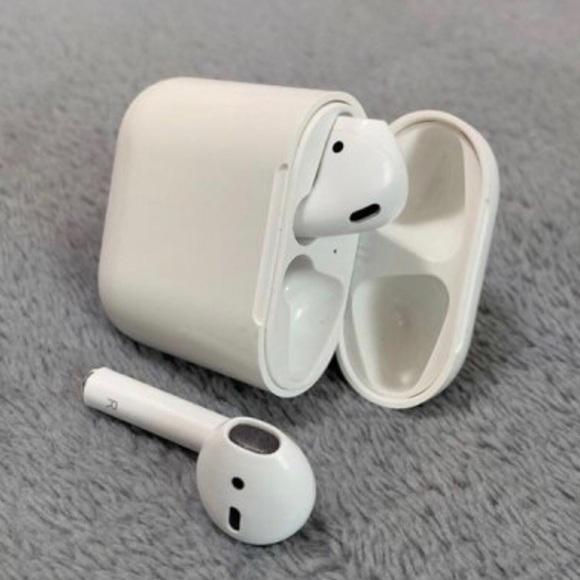 Apple AirPods 2nd Generation - Picture 2 of 5